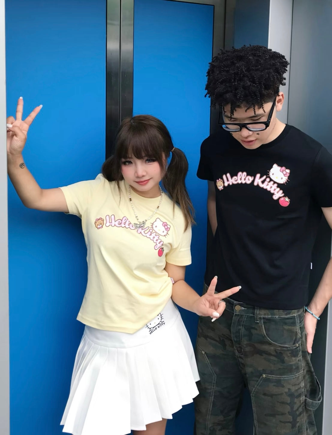 HELLO KITTY × WHOOSIS 弧形Logo貼布Tee