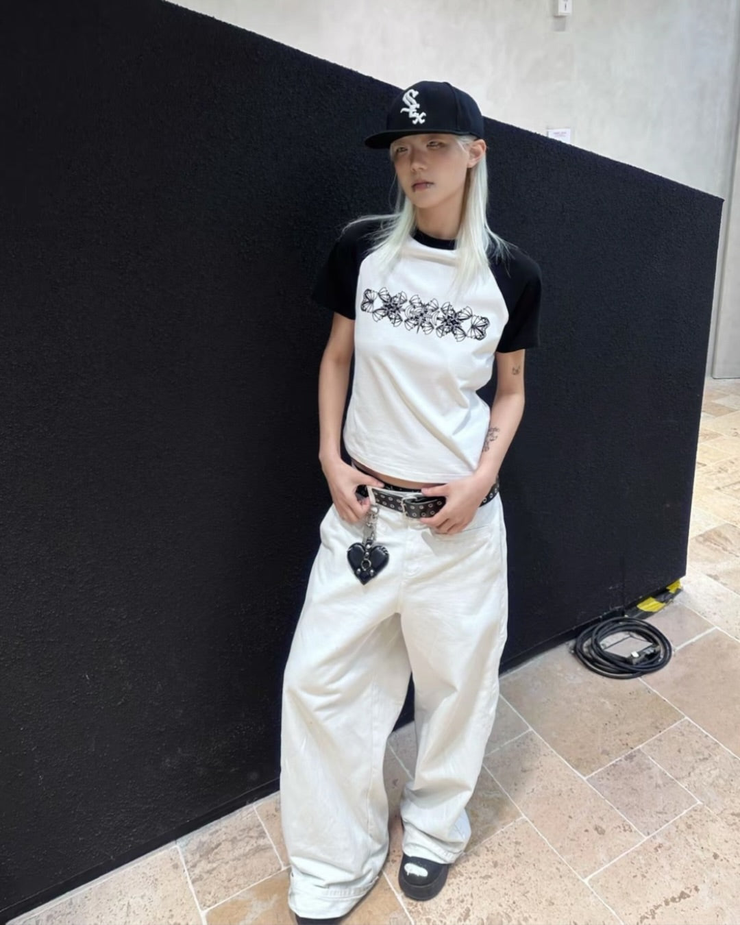 TBHNP 蝙蝠植絨圖騰短款短袖（女）