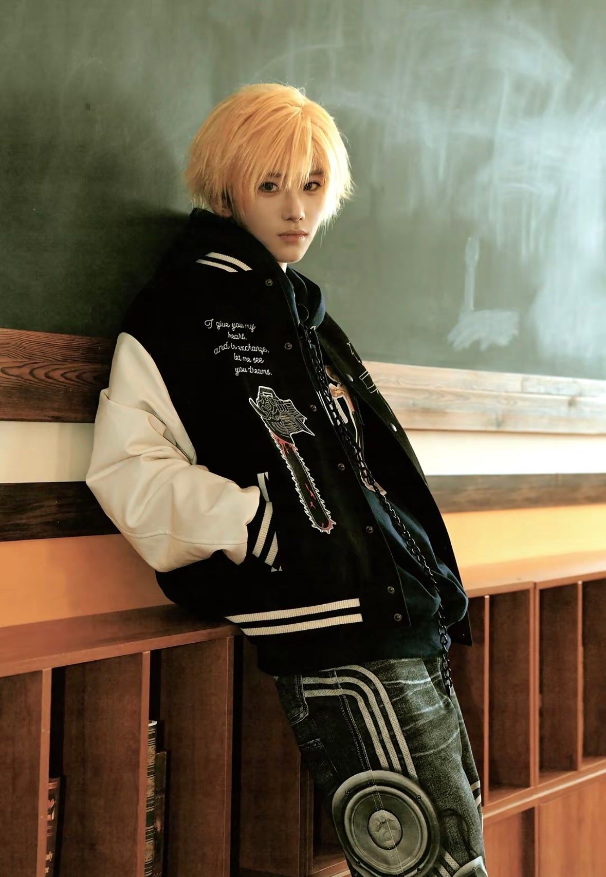 【鏈鋸人官方聯名】WHOOSIS 角色刺繡夾棉棒球服夾克