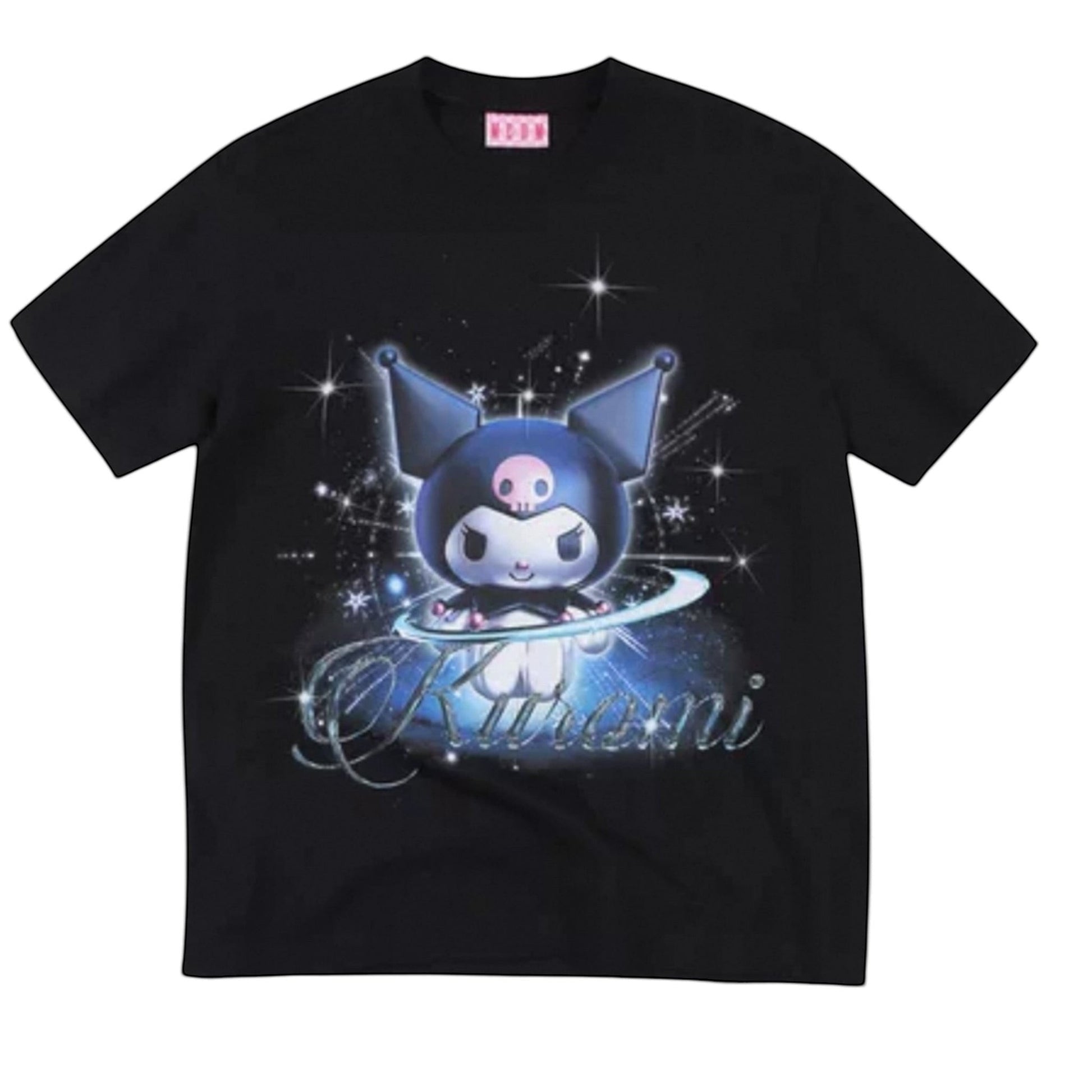 JGMM SELECT 黑色短袖 T 恤，印有 Kuromi 和 Cinnamoroll 聯名圖案，帶有宇宙星空背景。
